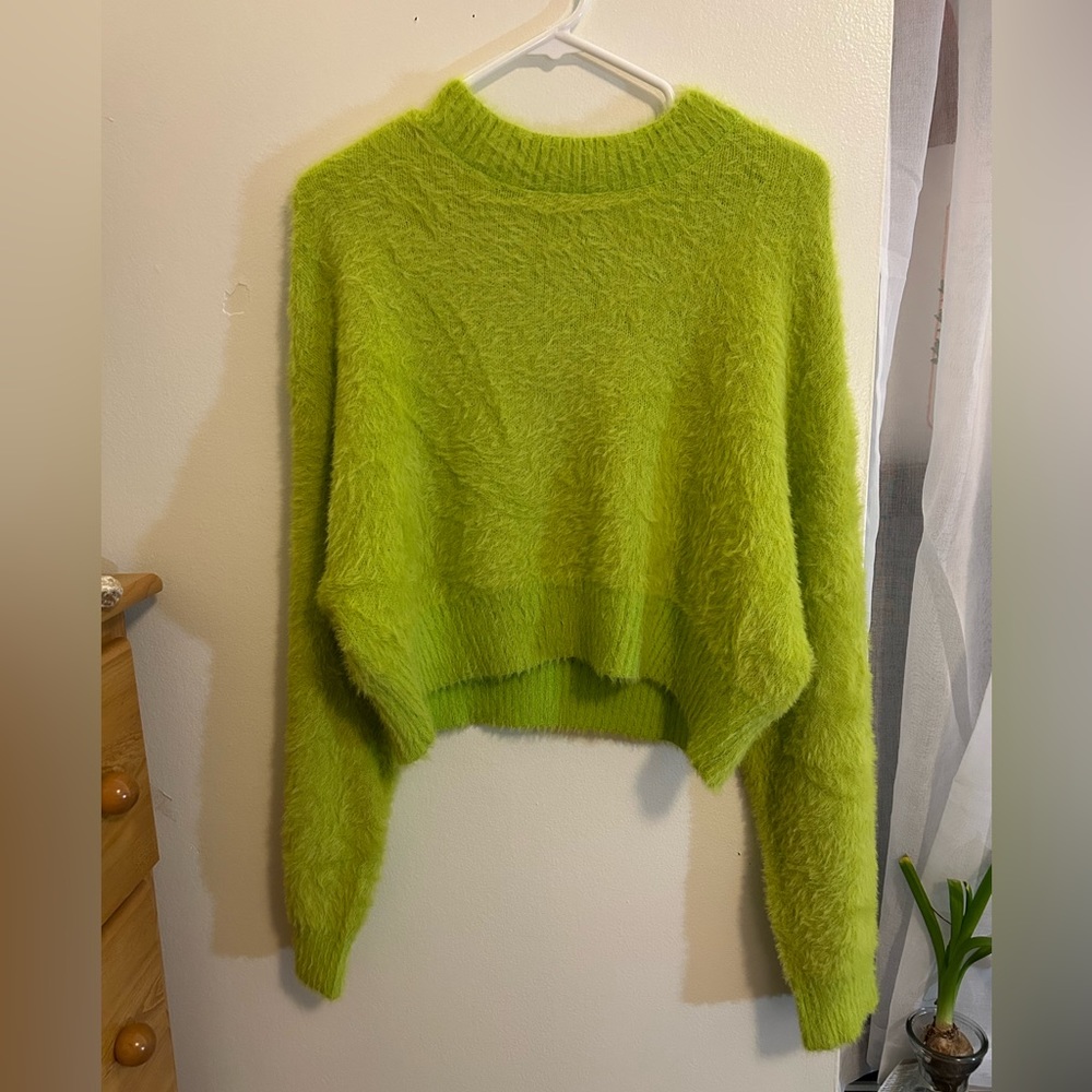 NWOT Fluffy Cropped Sweater. Nasty Gal. Size L